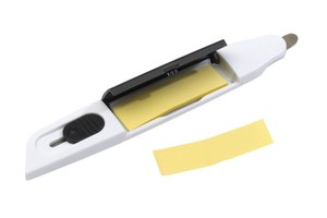 Staple remover &quot;Desk talent&quot; with integrated knife and self-adhesive labels